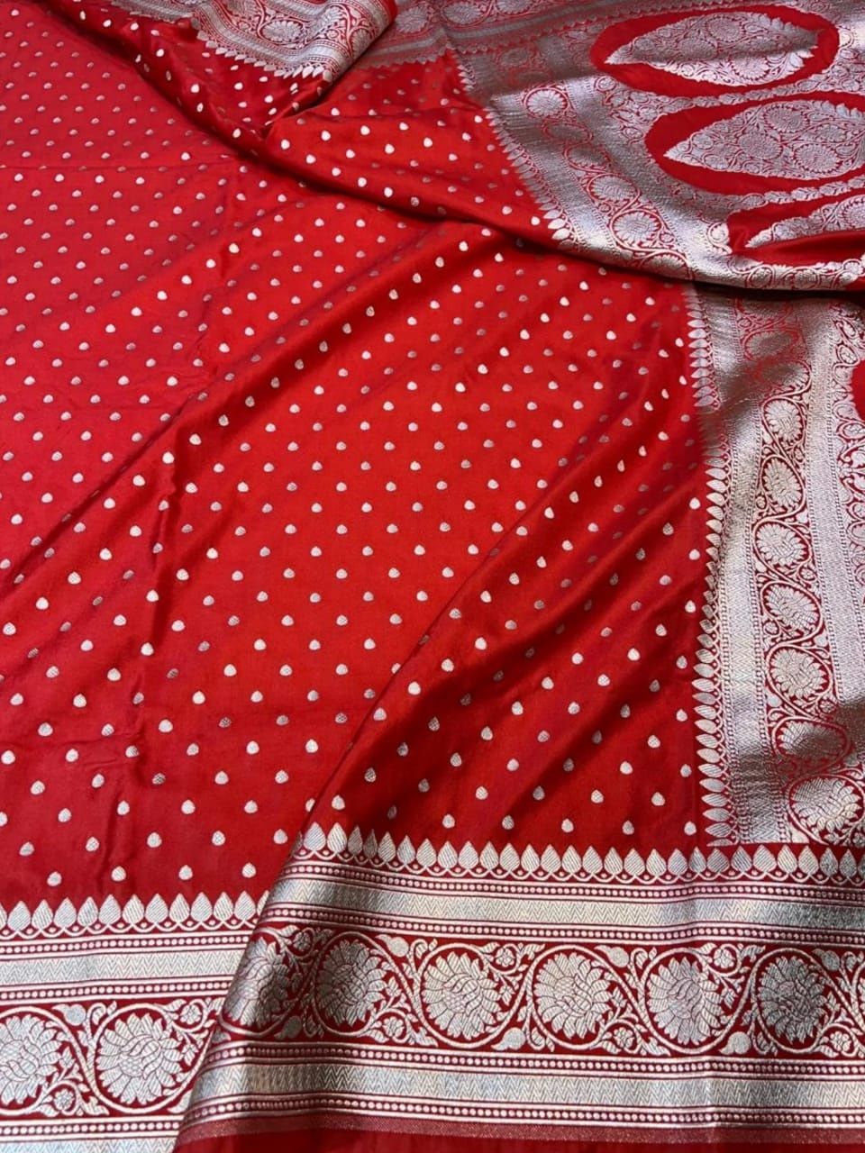 Banarasi Silver Zari Paisley Pallu, photograph 2 of 6