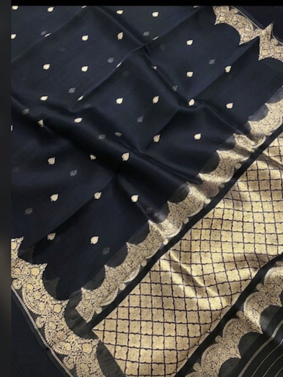 Banarasi Silk Scallop Border Leaf Buti, photograph 2 of 10